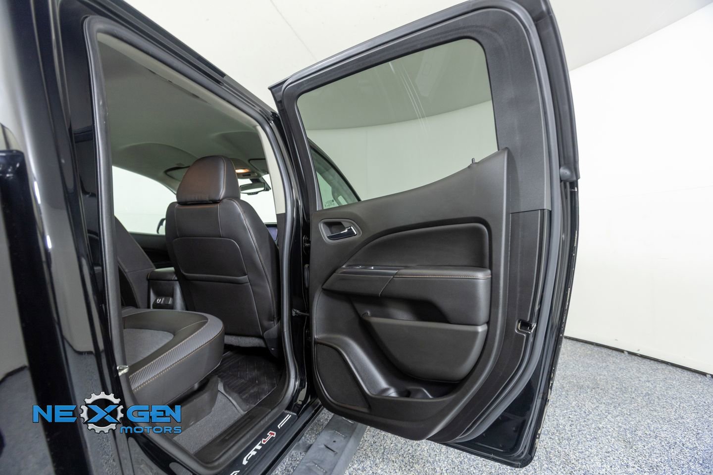 Used 2022 GMC Canyon AT4 AWD/4WD image 34