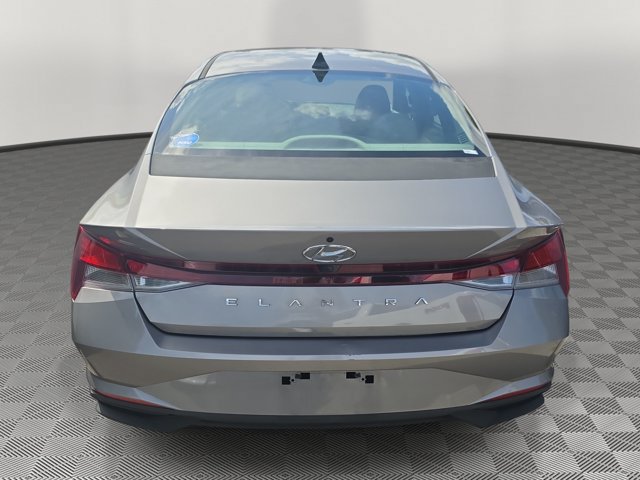Used 2022 Hyundai Elantra SEL FWD image 5