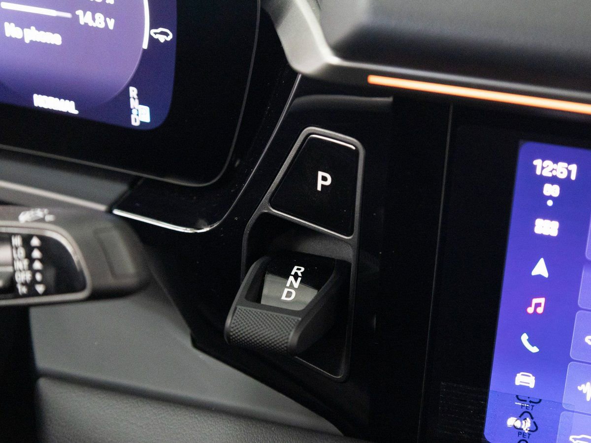 New 2025 Porsche Macan 4S Electric image 18