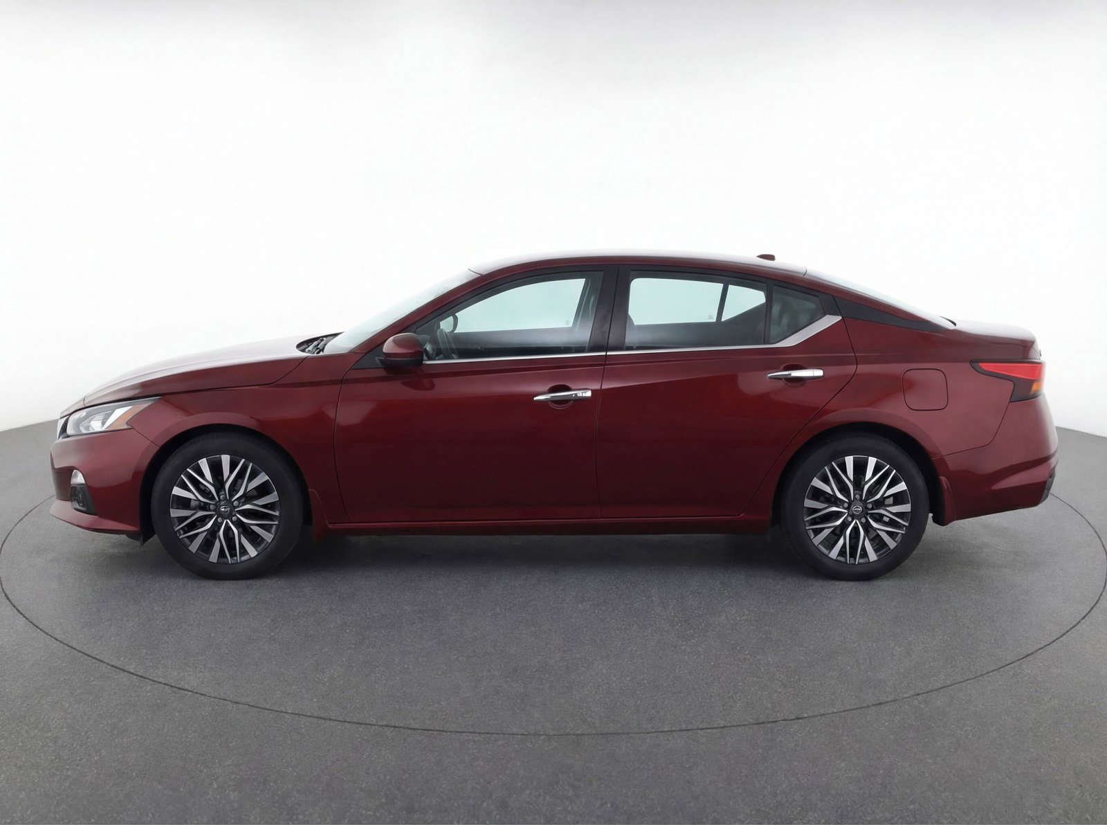 Used 2024 Nissan Altima 2.5 SV FWD image 4