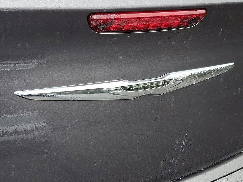 Used 2018 Chrysler 300 S w/ Safetytec Plus Group image 10