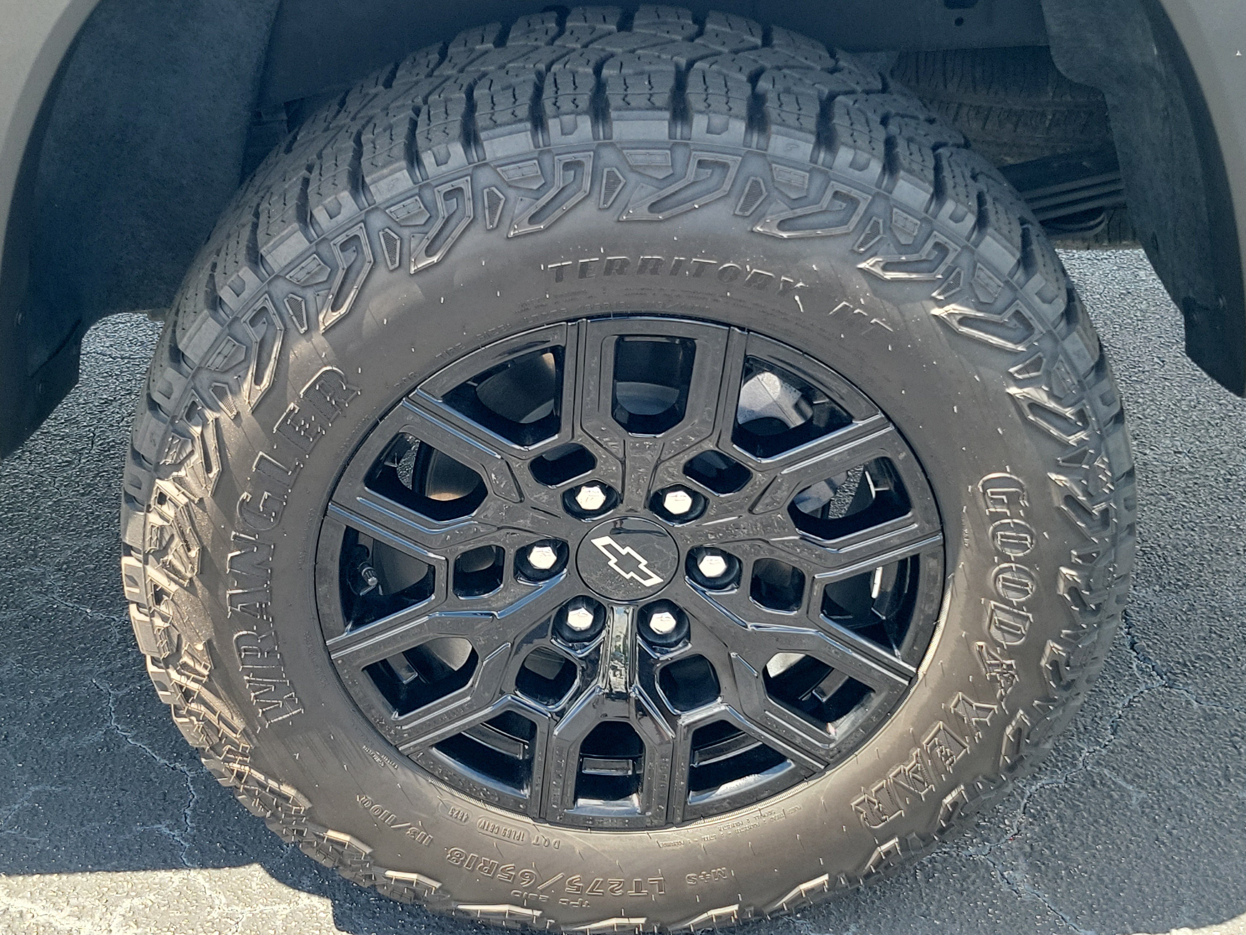Used 2024 Chevrolet Colorado Trail Boss AWD/4WD image 9