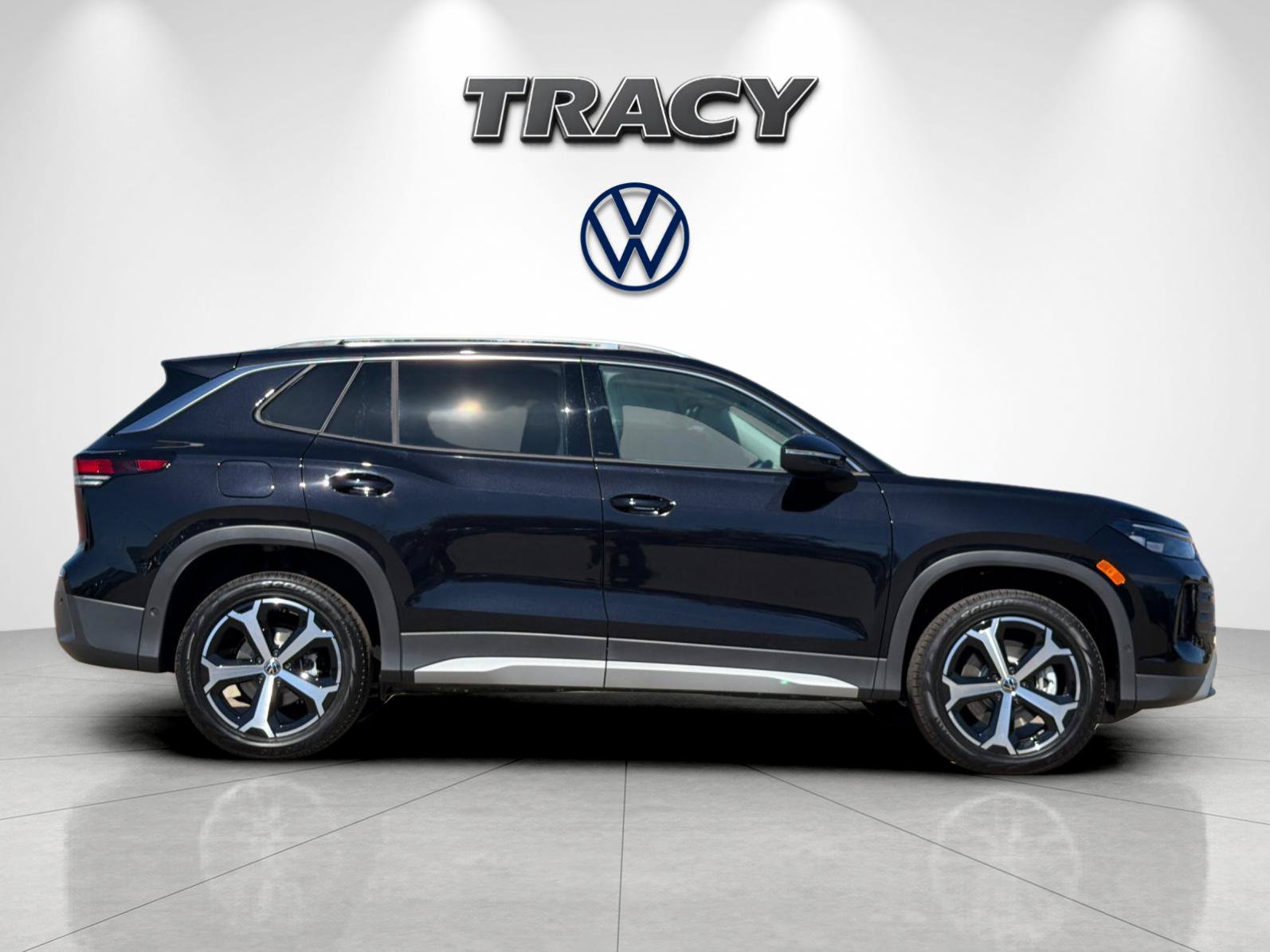 New 2026 Volkswagen Tiguan SE AWD/4WD image 3