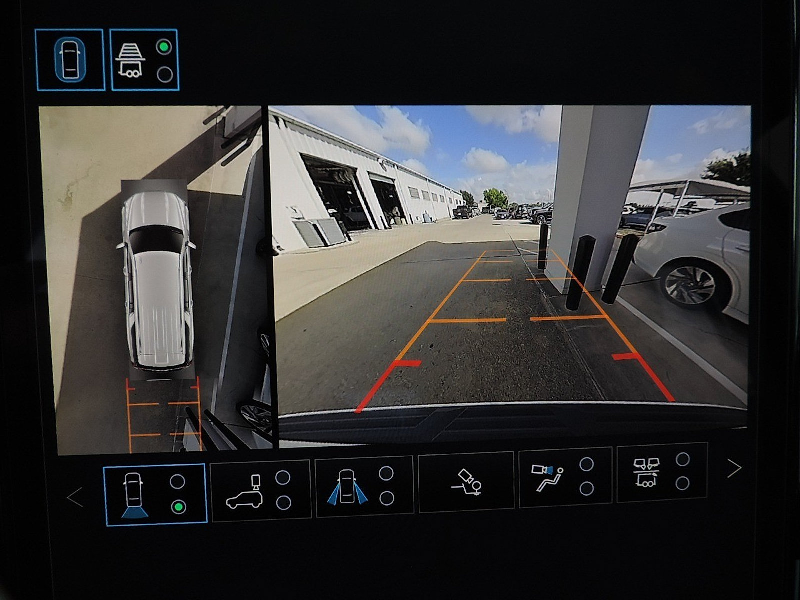 New 2026 GMC Yukon XL AT4 w/ AT4 Premium Plus Package AWD/4WD image 30