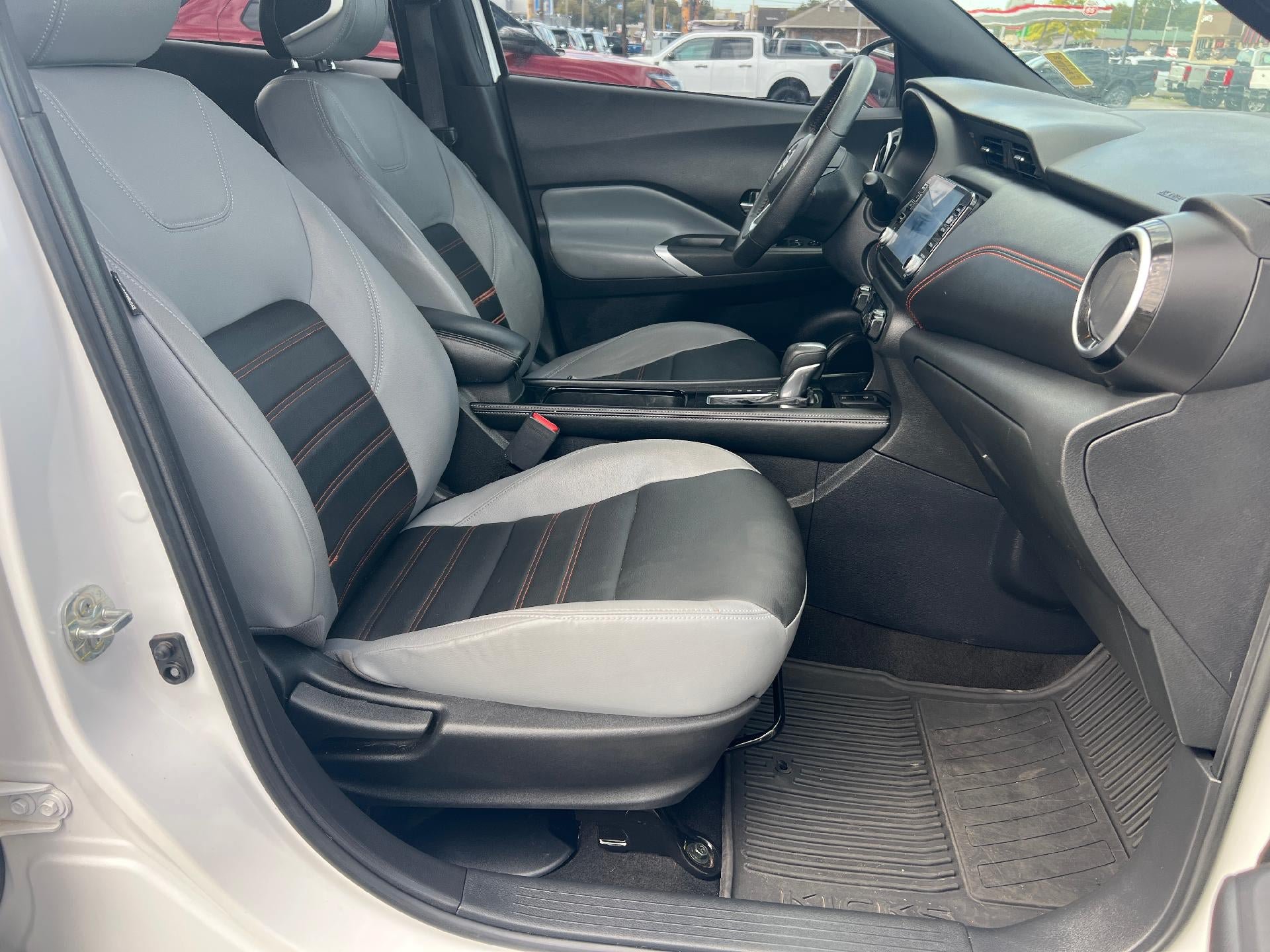 Used 2023 Nissan Kicks SR w/ SR Premium Package FWD image 9