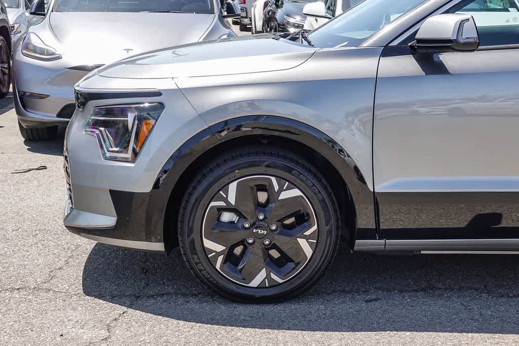 Certified 2024 Kia Niro Wind FWD image 9