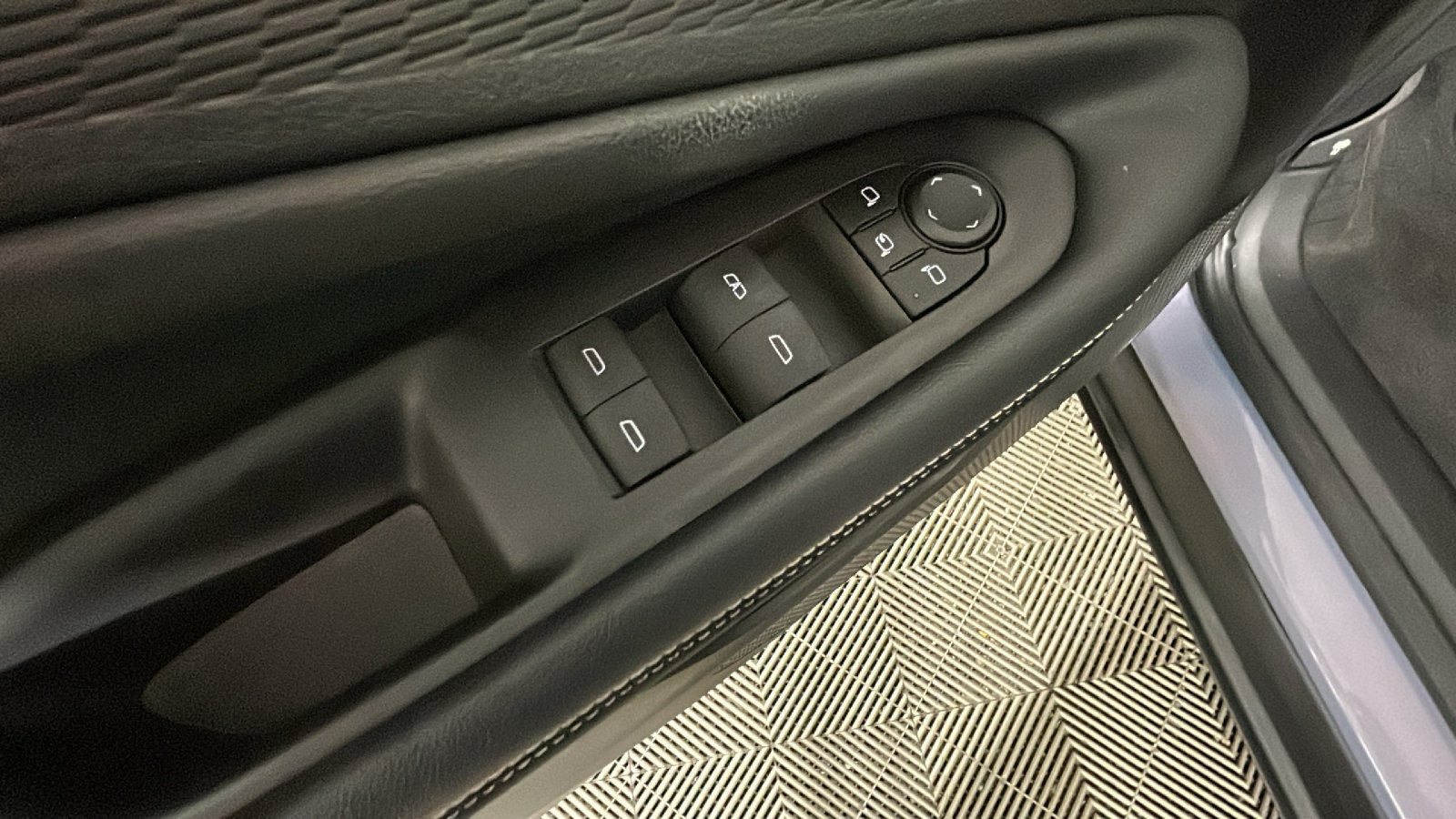 Used 2024 Chevrolet Blazer EV LT AWD/4WD image 13