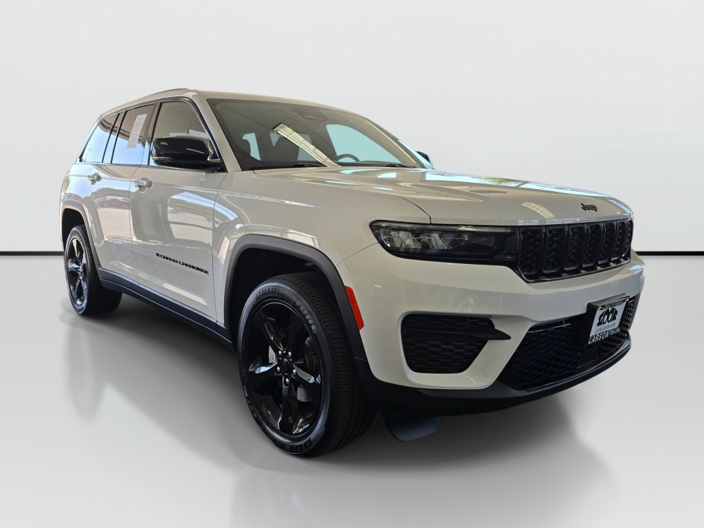 Used 2023 Jeep Grand Cherokee Altitude AWD/4WD image 7