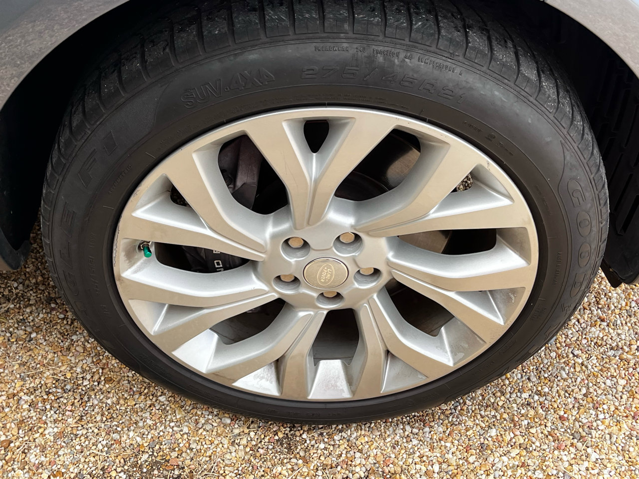 Used 2019 Land Rover Range Rover HSE image 17