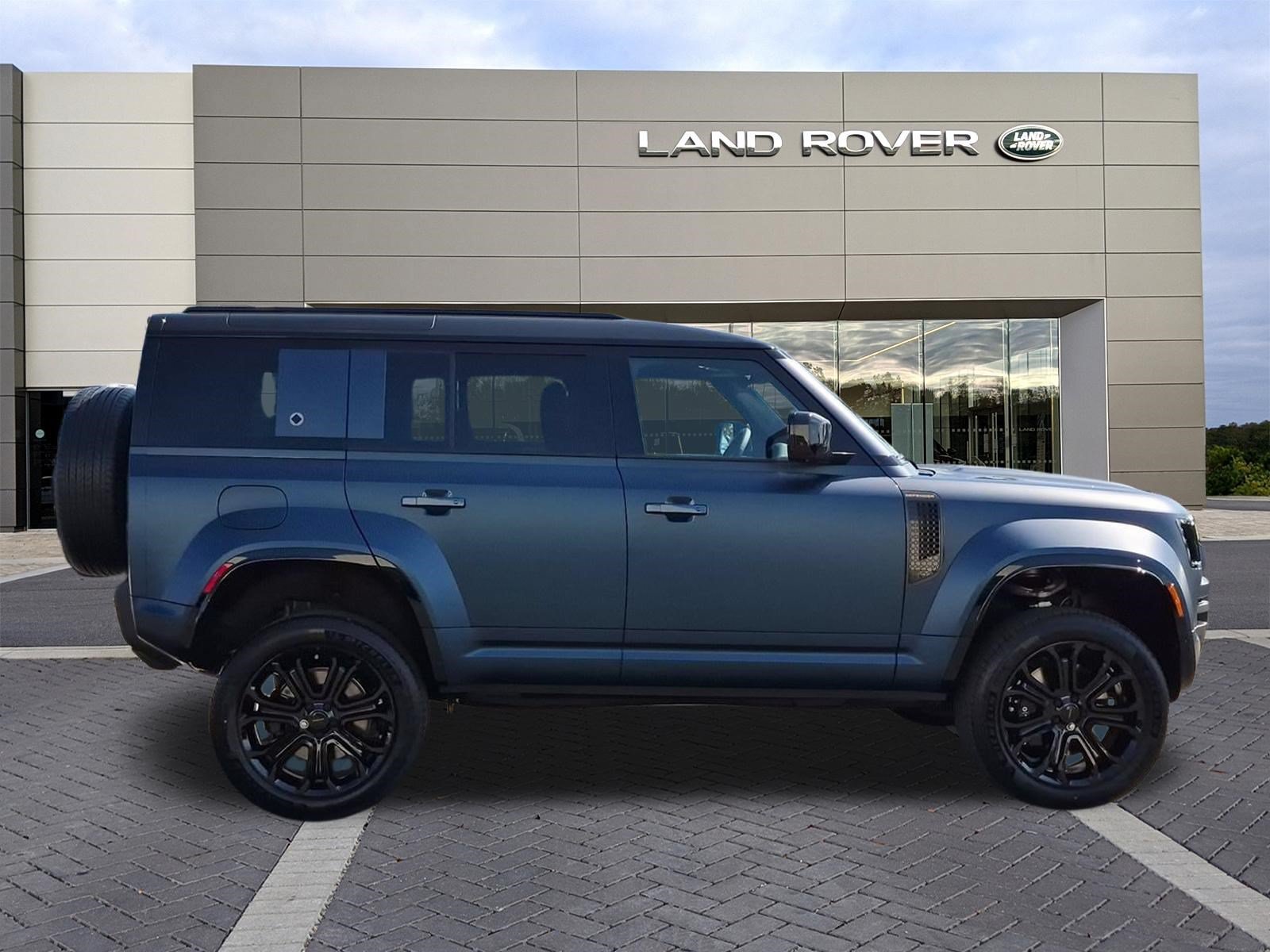 New 2026 Land Rover Defender 110 OCTA AWD/4WD image 4