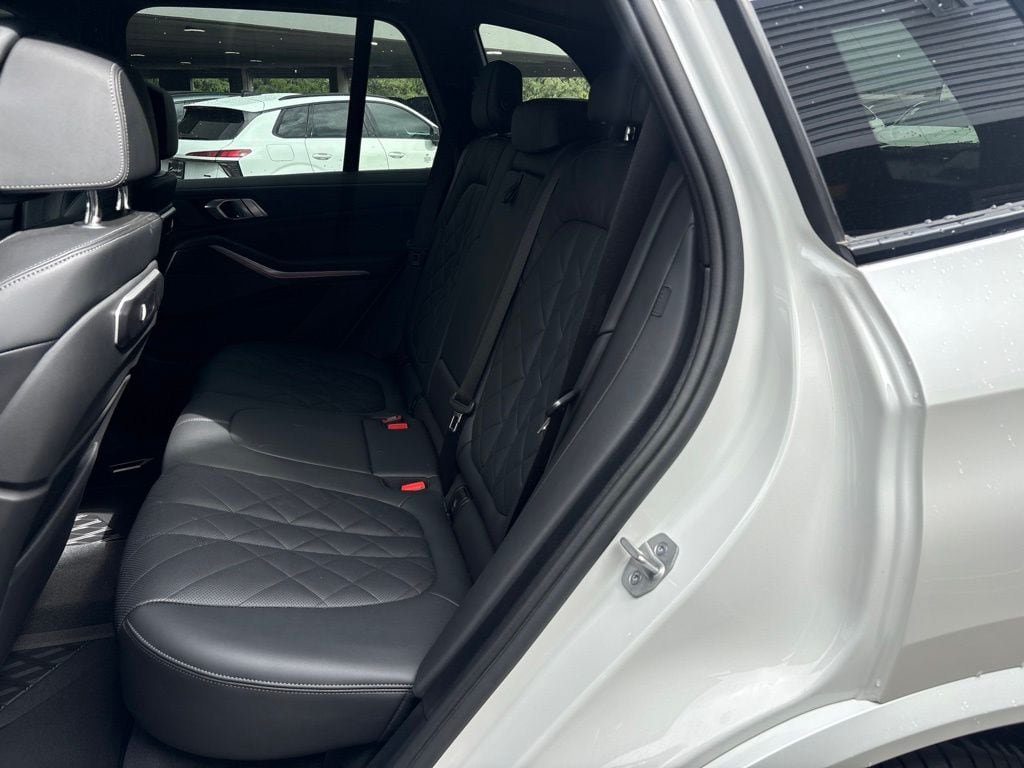 Used 2026 BMW X5 M60i AWD/4WD image 12