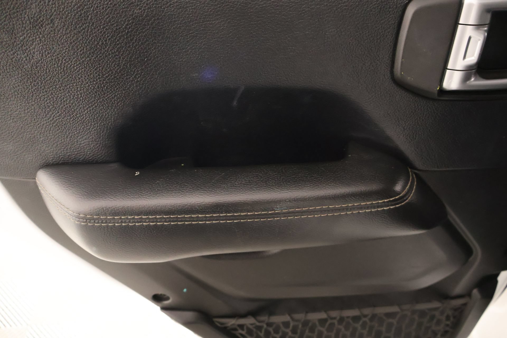 Used 2018 Jeep Wrangler Unlimited Sahara AWD/4WD image 17