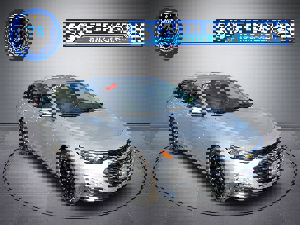 Used 2022 Chevrolet Malibu LT image 2