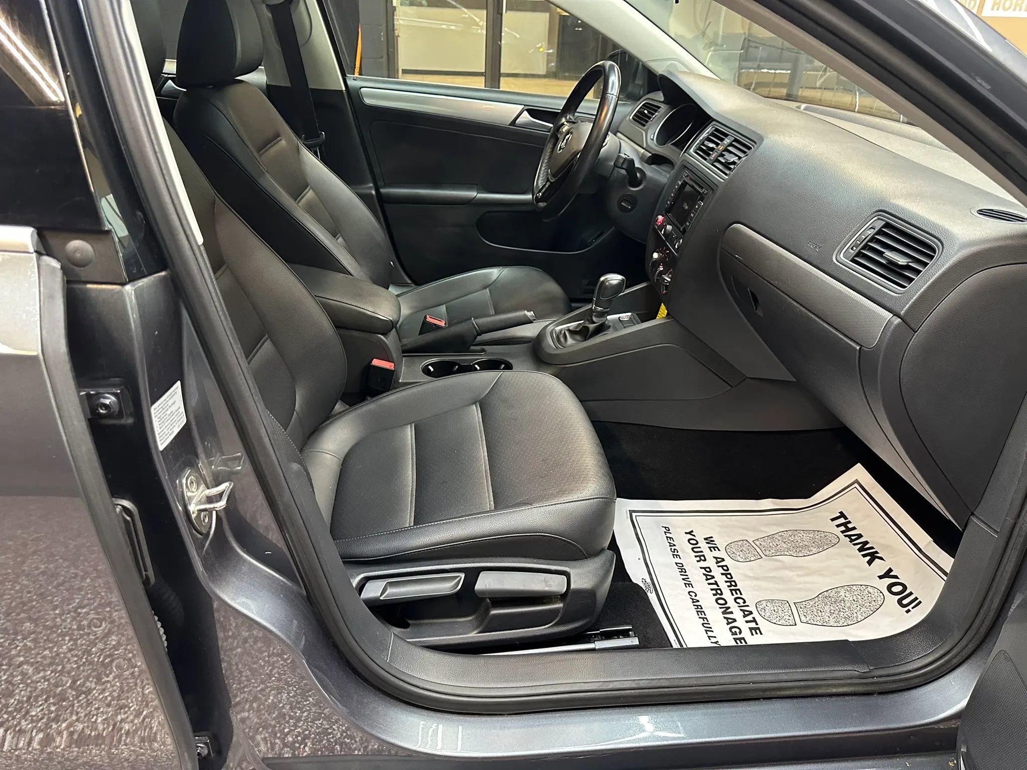 Used 2015 Volkswagen Jetta SE FWD image 28