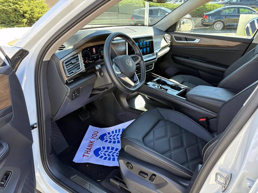 Used 2025 Volkswagen Atlas SE image 26