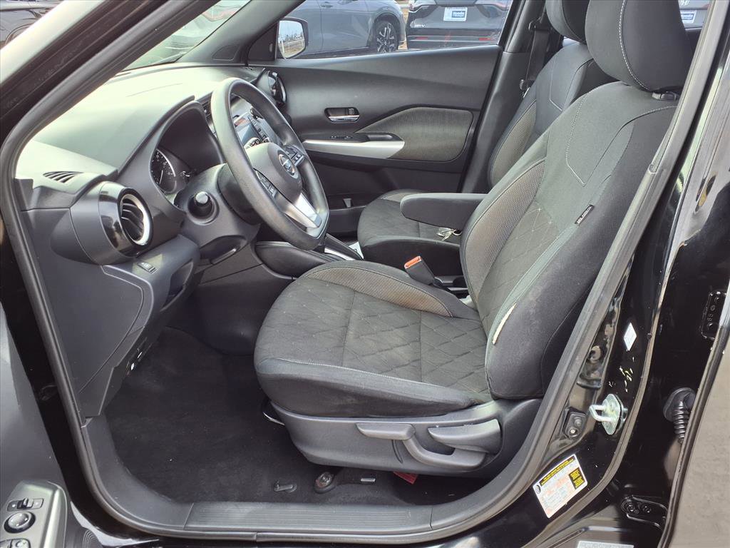 Used 2018 Nissan Kicks SV image 18