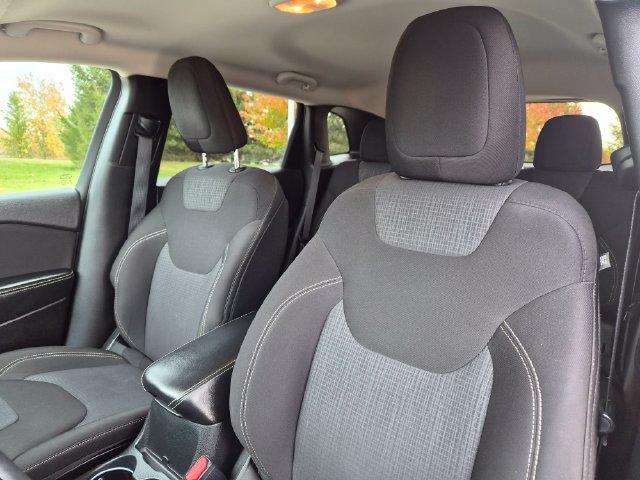 Used 2015 Jeep Cherokee Latitude w/ Comfort/Convenience Group AWD/4WD image 15