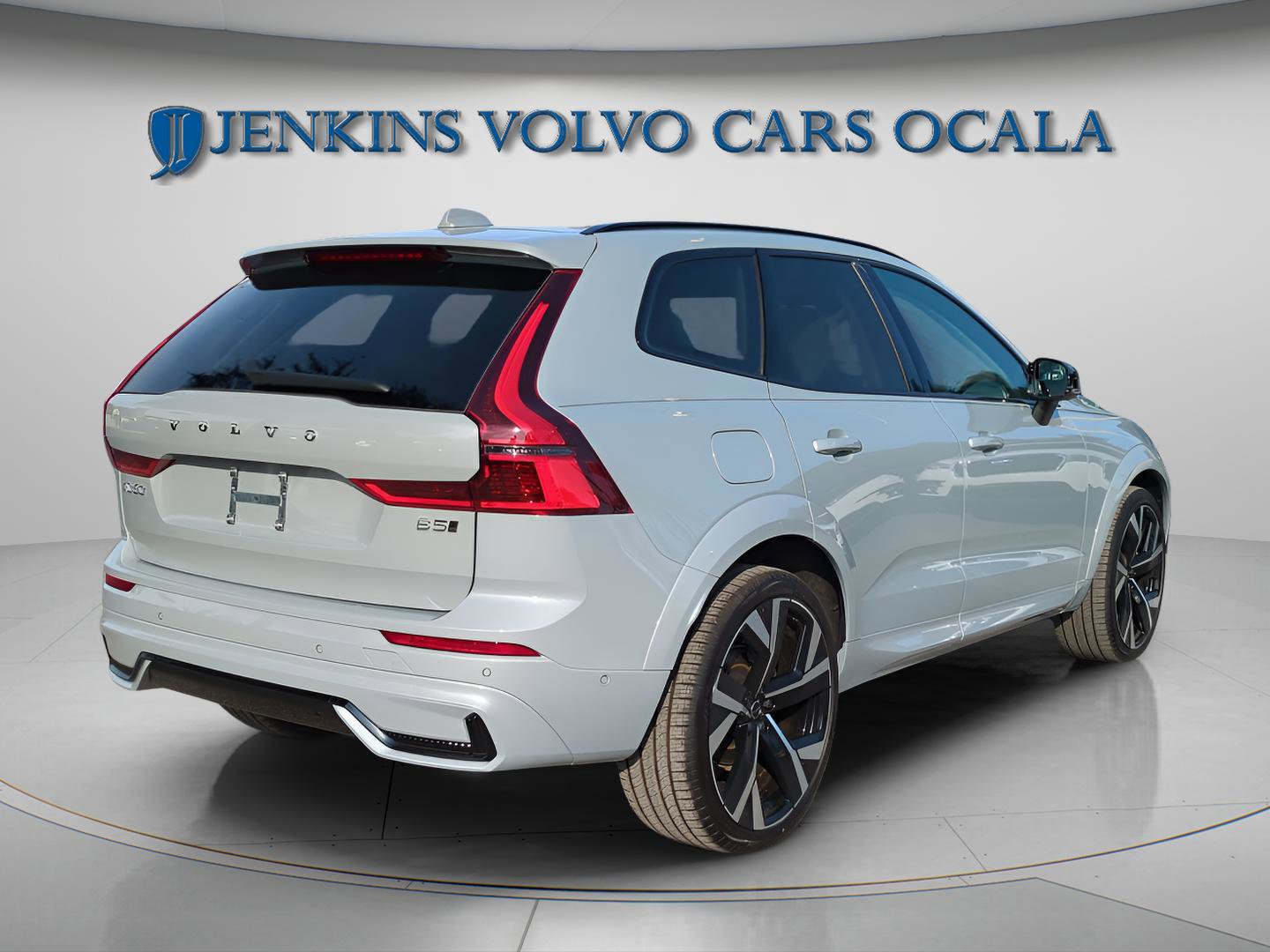 New 2026 Volvo XC60 B5 Ultra w/ Climate Package image 8