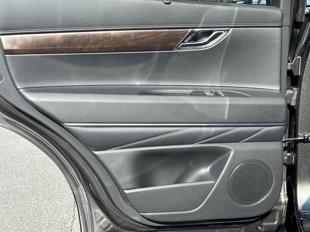 Used 2025 Genesis GV80 2.5T Select image 22