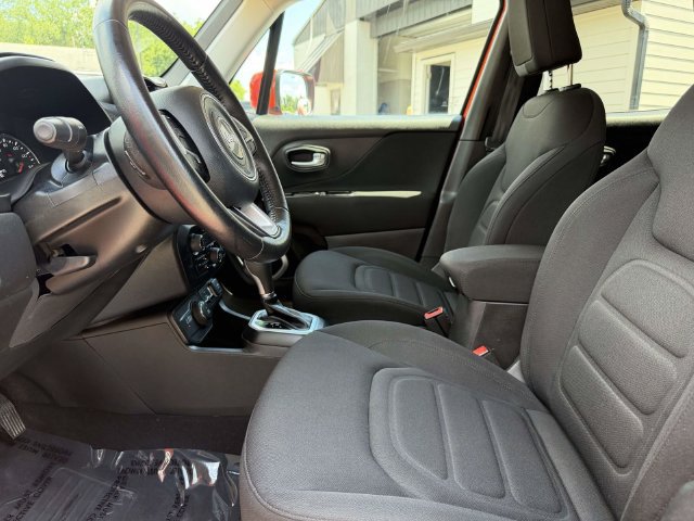 Used 2021 Jeep Renegade Latitude w/ Convenience Group AWD/4WD image 16