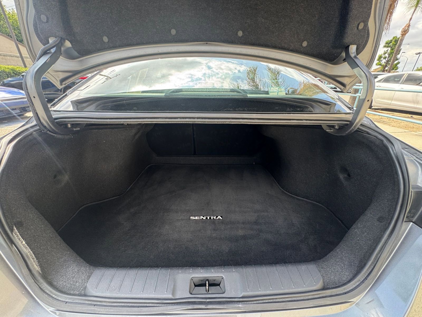 Used 2025 Nissan Sentra SV FWD image 30