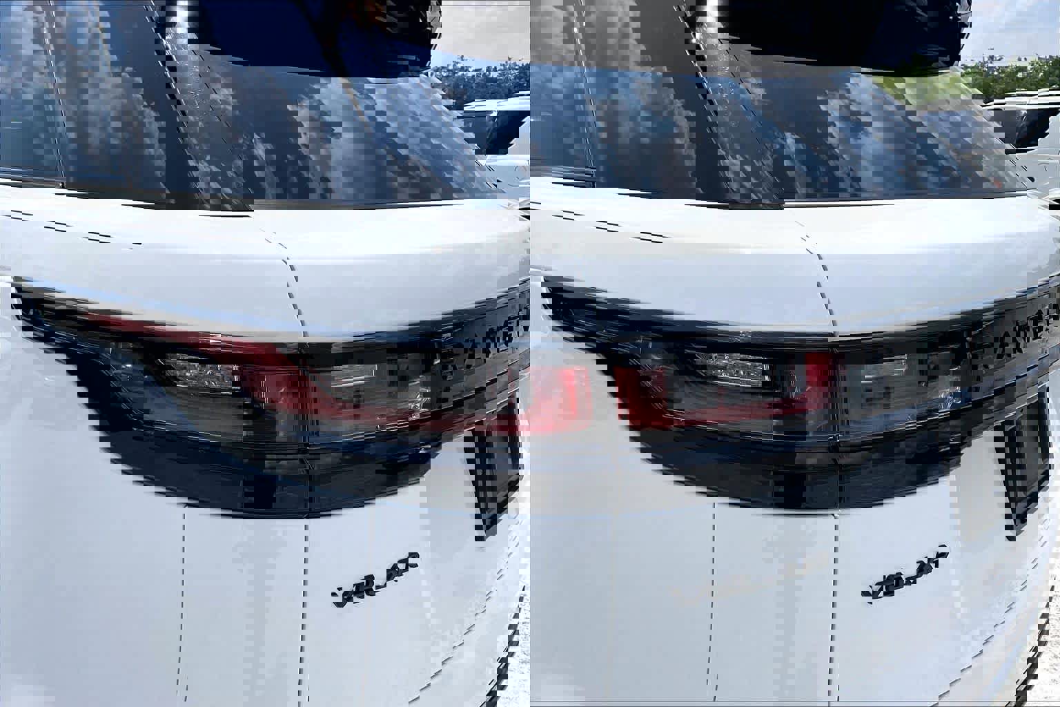 Used 2022 Land Rover Range Rover Velar R-Dynamic S AWD/4WD image 28