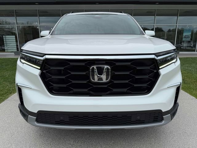 Used 2024 Honda Pilot Touring image 3