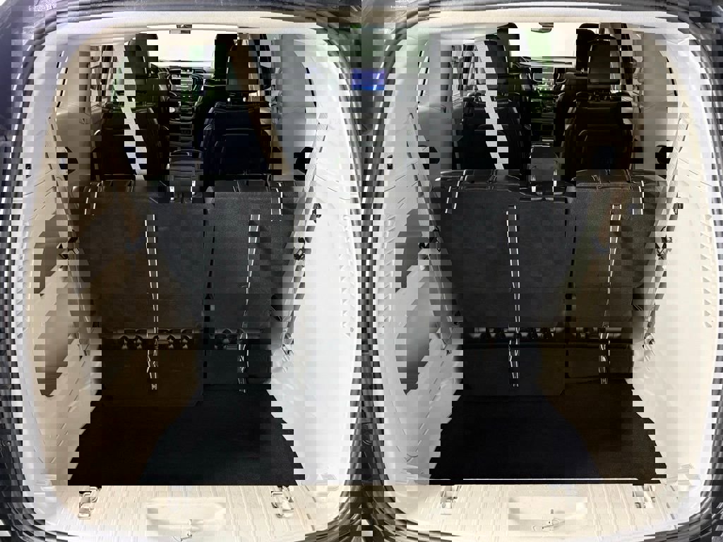 Used 2023 Chrysler Pacifica Touring-L image 39