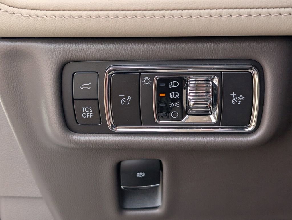 Used 2023 Lincoln Nautilus Reserve image 27