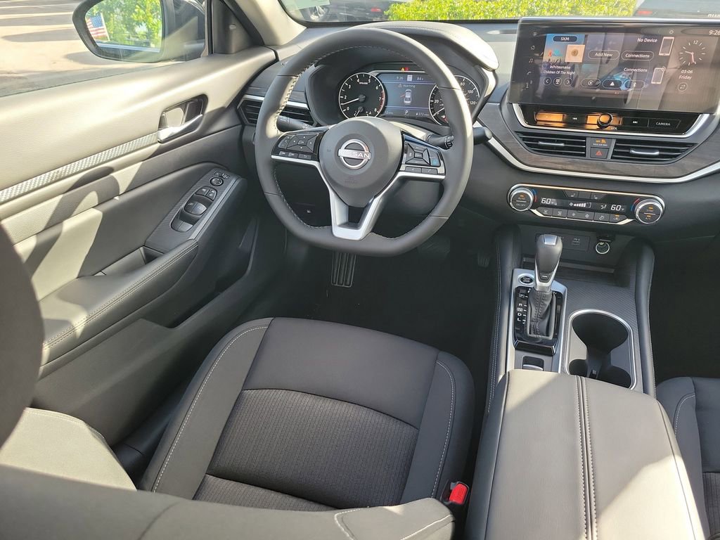 Used 2025 Nissan Altima 2.5 SV w/ SV Premium Package FWD image 9