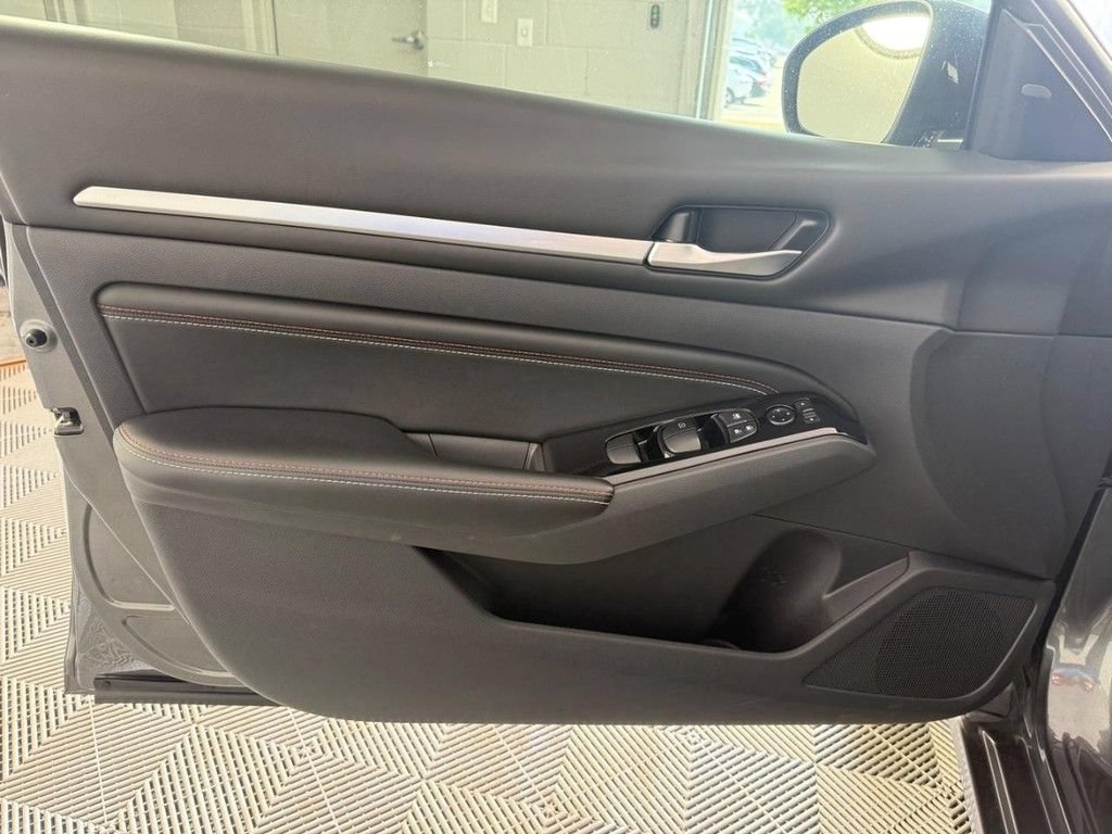Used 2023 Nissan Altima 2.0 SR FWD image 19