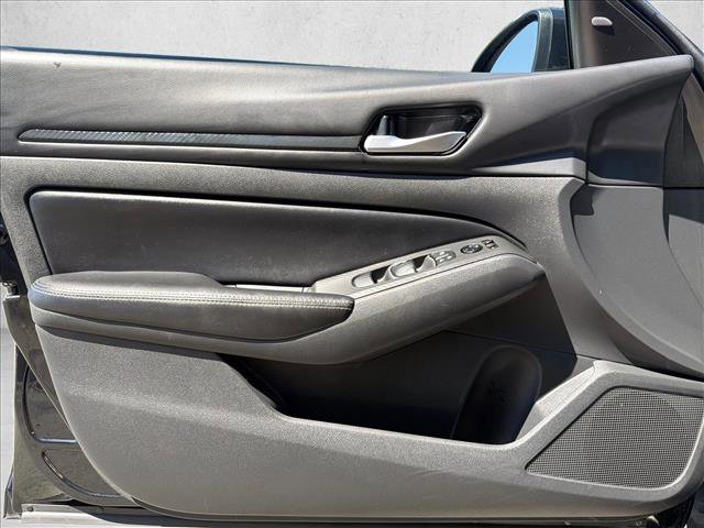 Used 2024 Nissan Altima 2.5 SV image 10