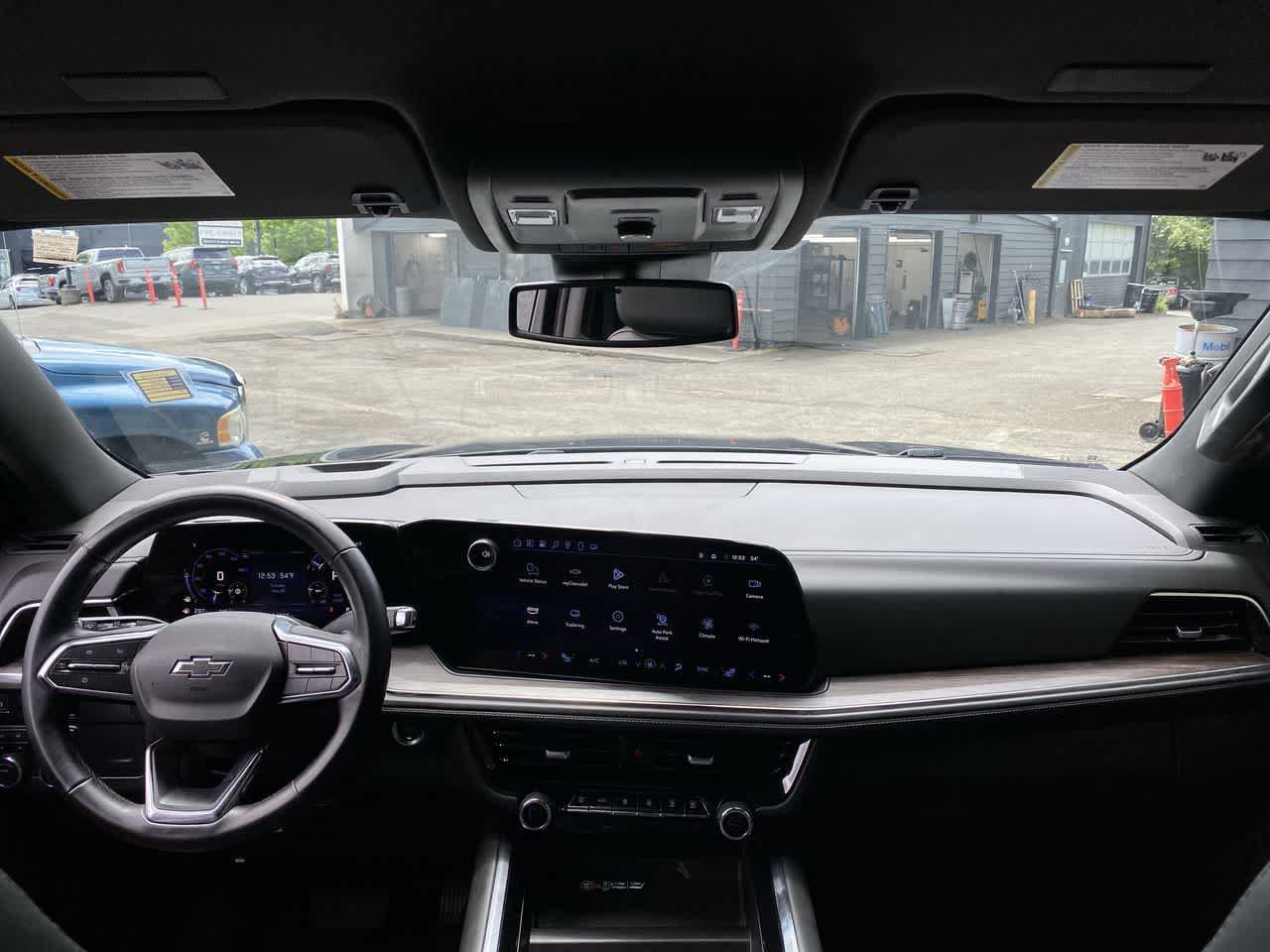 Used 2025 Chevrolet Suburban Z71 AWD/4WD image 13