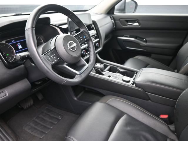 Used 2025 Nissan Pathfinder SL image 18
