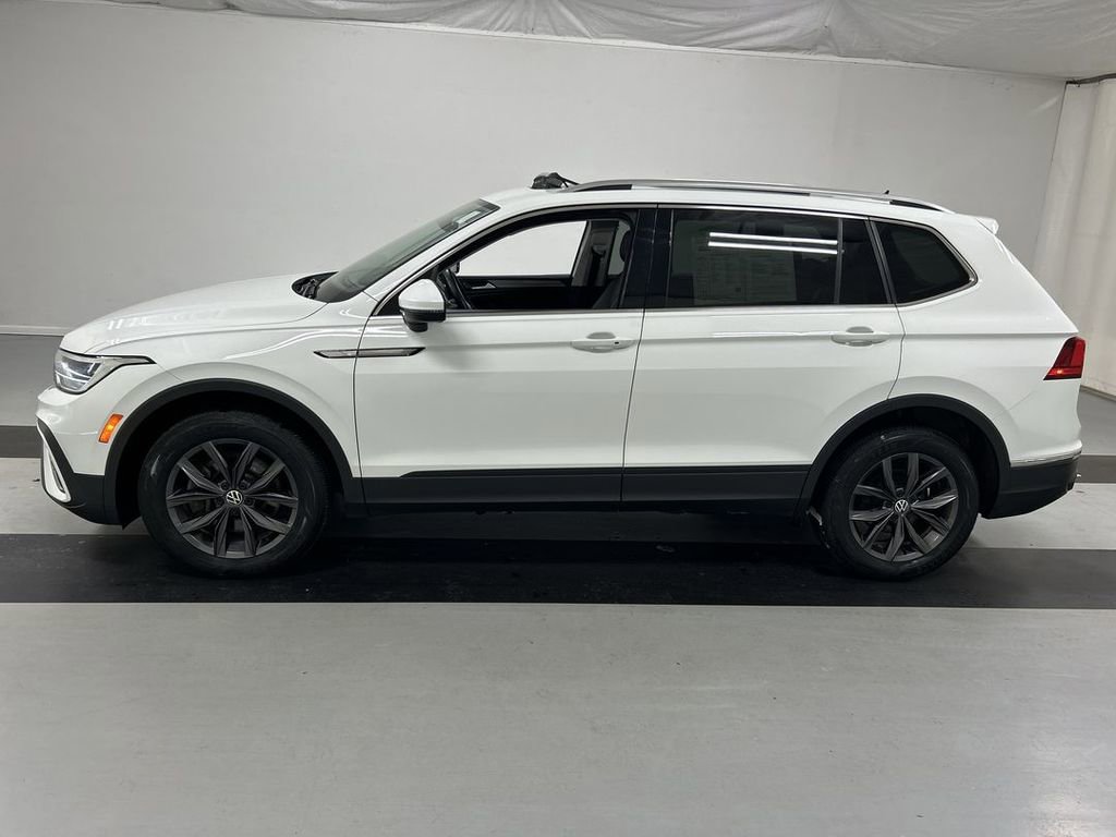 Certified 2022 Volkswagen Tiguan SE w/ Panoramic Sunroof Package image 9
