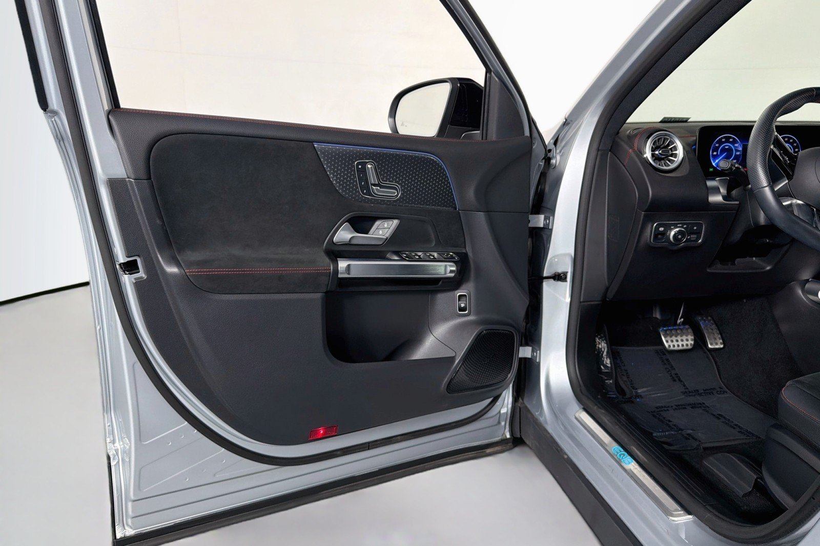 Certified 2024 Mercedes-Benz EQB 300 4MATIC image 22
