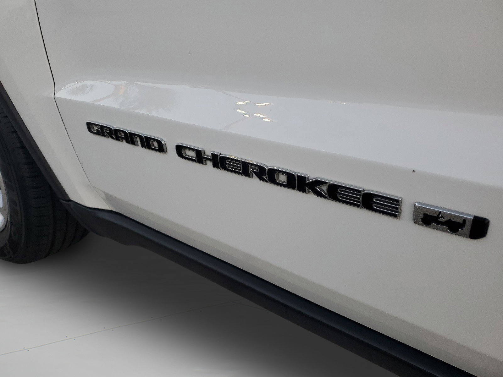 Certified 2022 Jeep Grand Cherokee Laredo E image 8