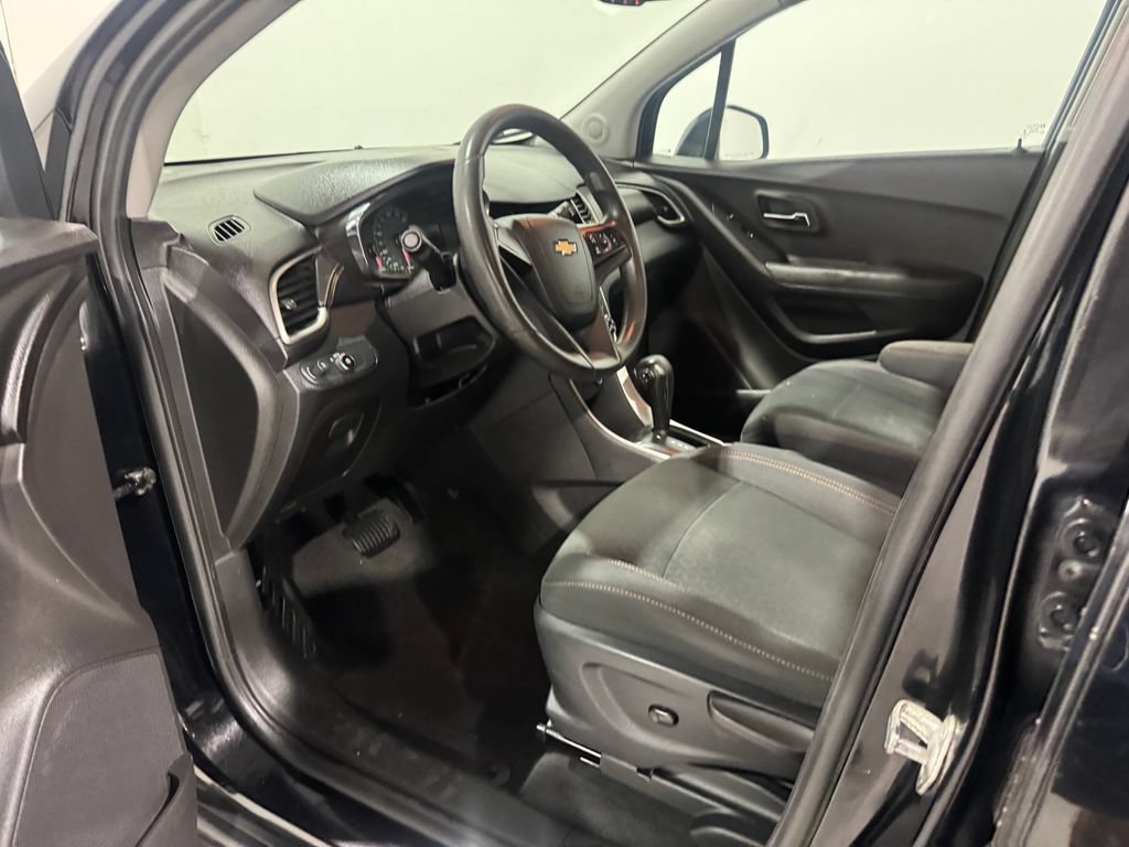 Used 2017 Chevrolet Trax LS AWD/4WD image 13