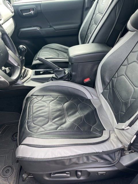 Used 2021 Toyota Tacoma TRD Off-Road w/ Technology Package image 12