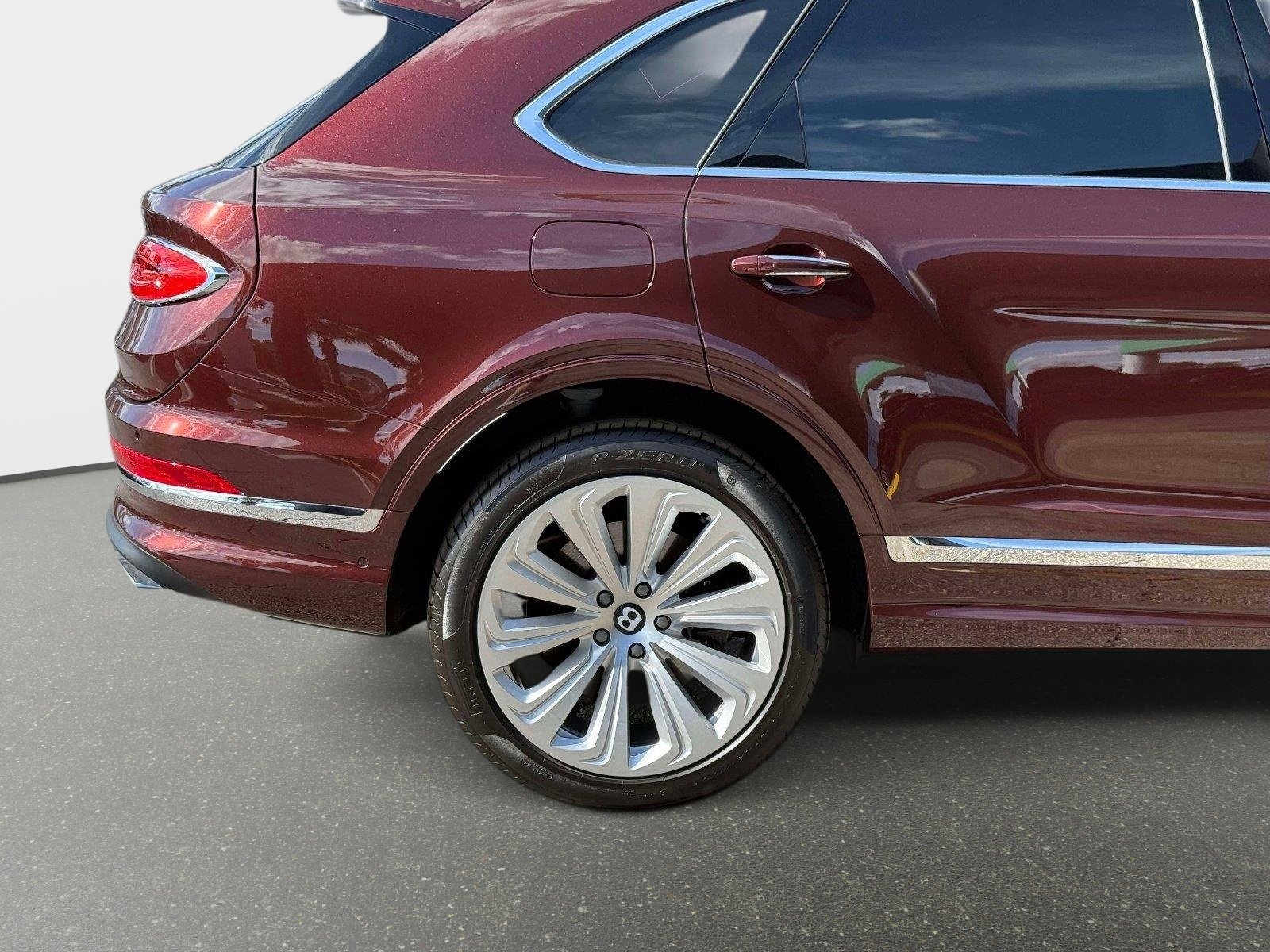 Used 2022 Bentley Bentayga image 18