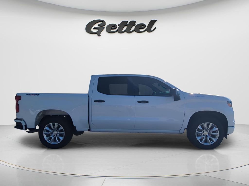 Used 2025 Chevrolet Silverado 1500 Custom image 3