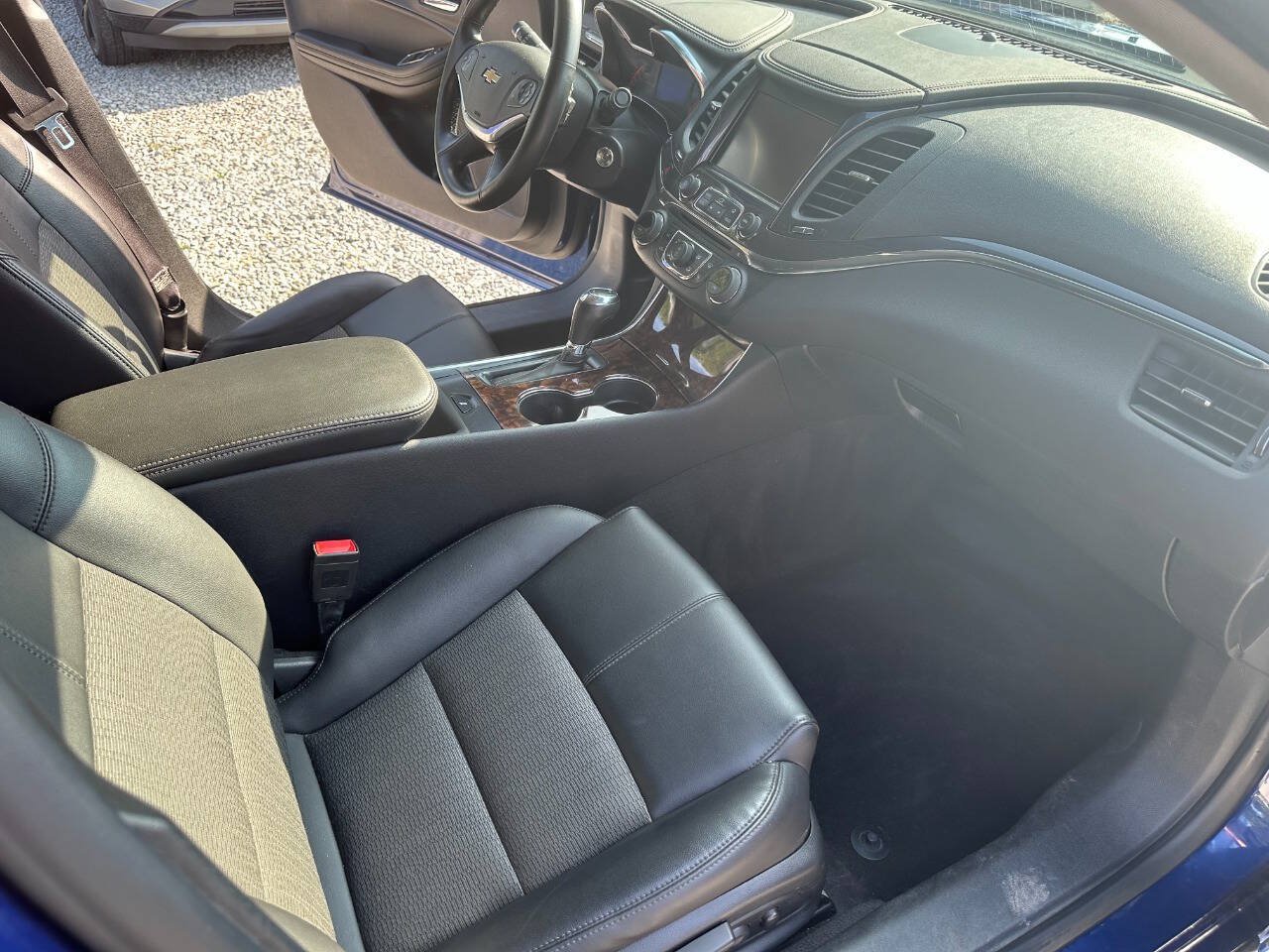 Used 2014 Chevrolet Impala LT w/ Convenience Package FWD image 16