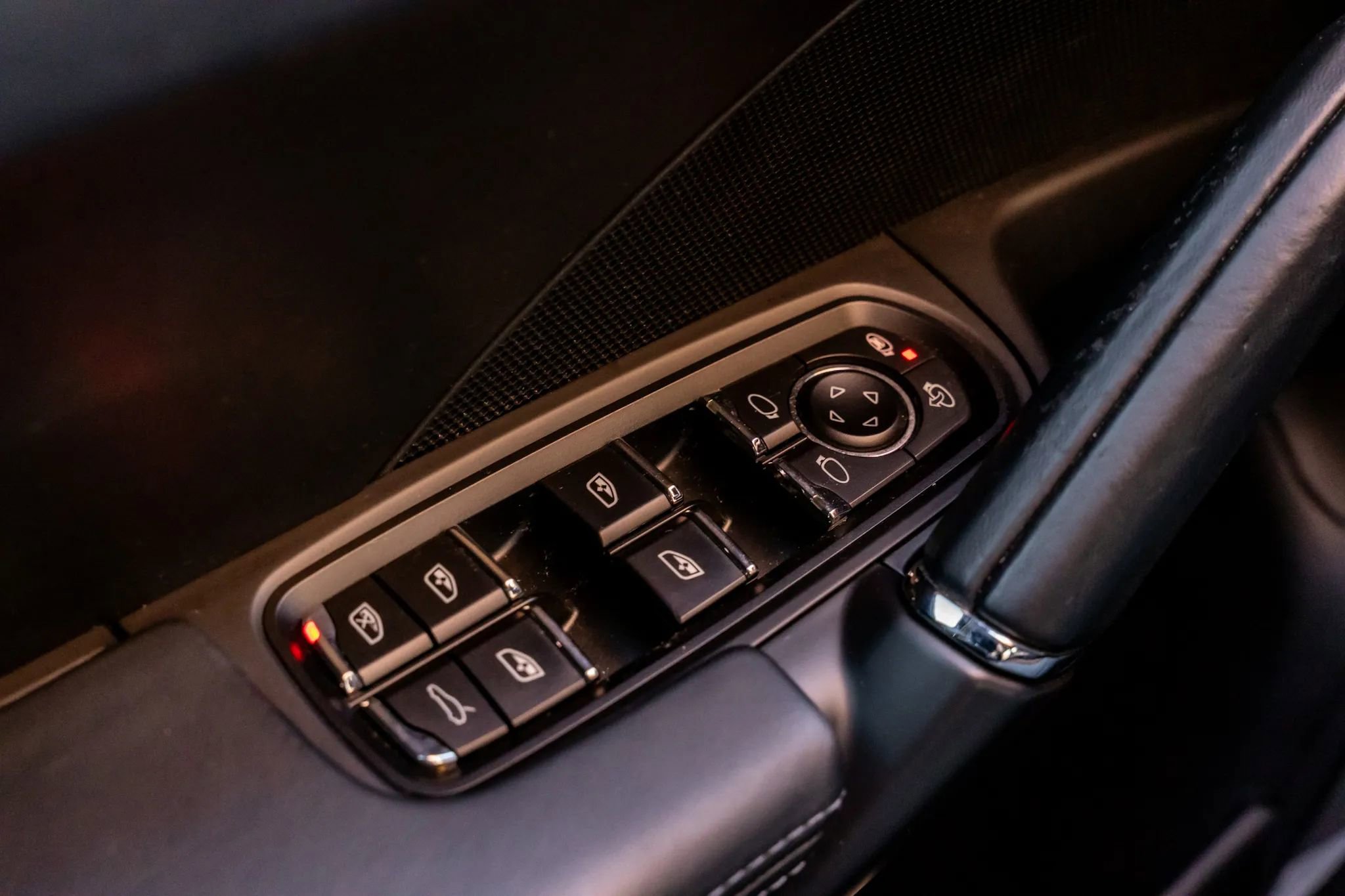 Used 2015 Porsche Cayenne Turbo image 30