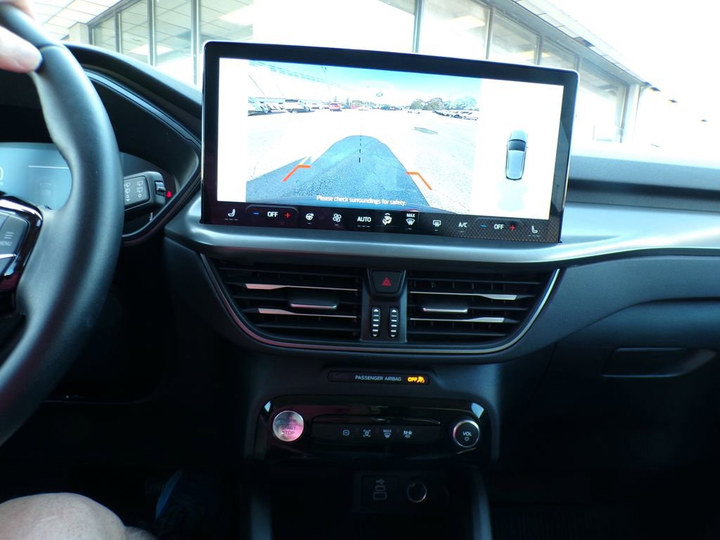 Used 2025 Ford Escape SE w/ Class II Trailer Tow Package image 20