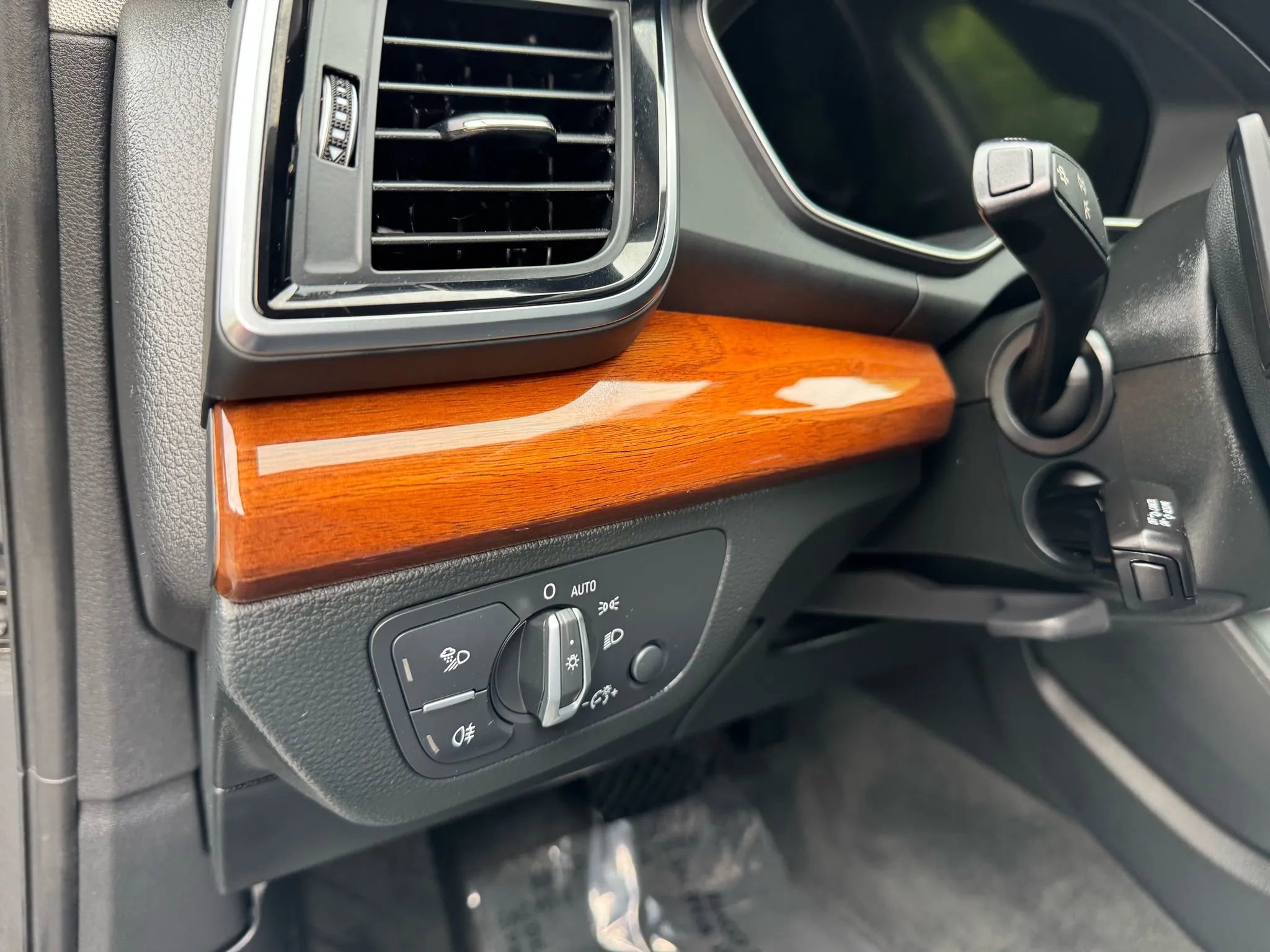 Used 2022 Audi Q5 e Premium w/ Convenience Package image 29