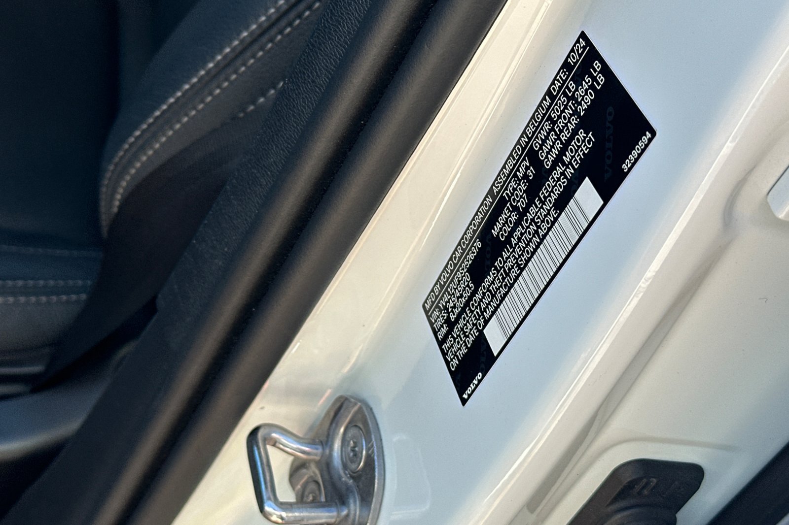 Certified 2025 Volvo XC40 B5 Ultra AWD/4WD image 30