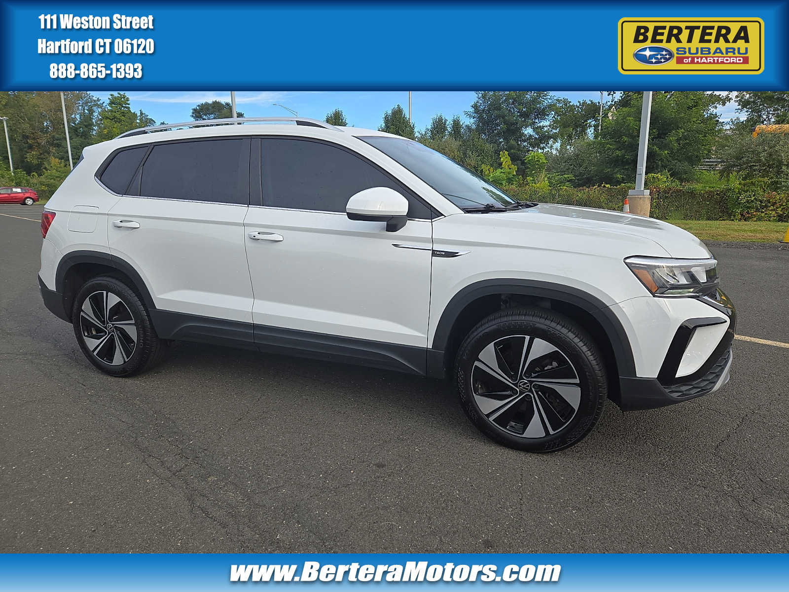 Used 2024 Volkswagen Taos SE w/ Panoramic Sunroof Package