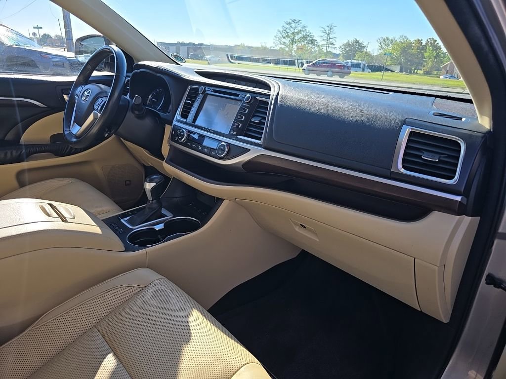 Used 2016 Toyota Highlander Limited image 34