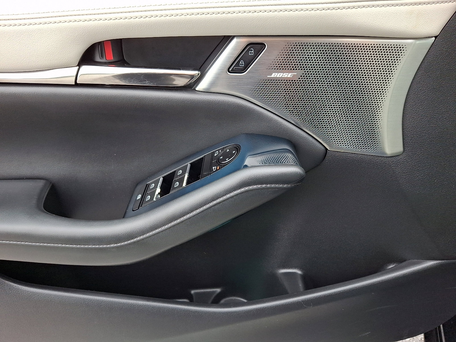 Used 2019 MAZDA MAZDA3 Sedan w/ Premium Package FWD image 12