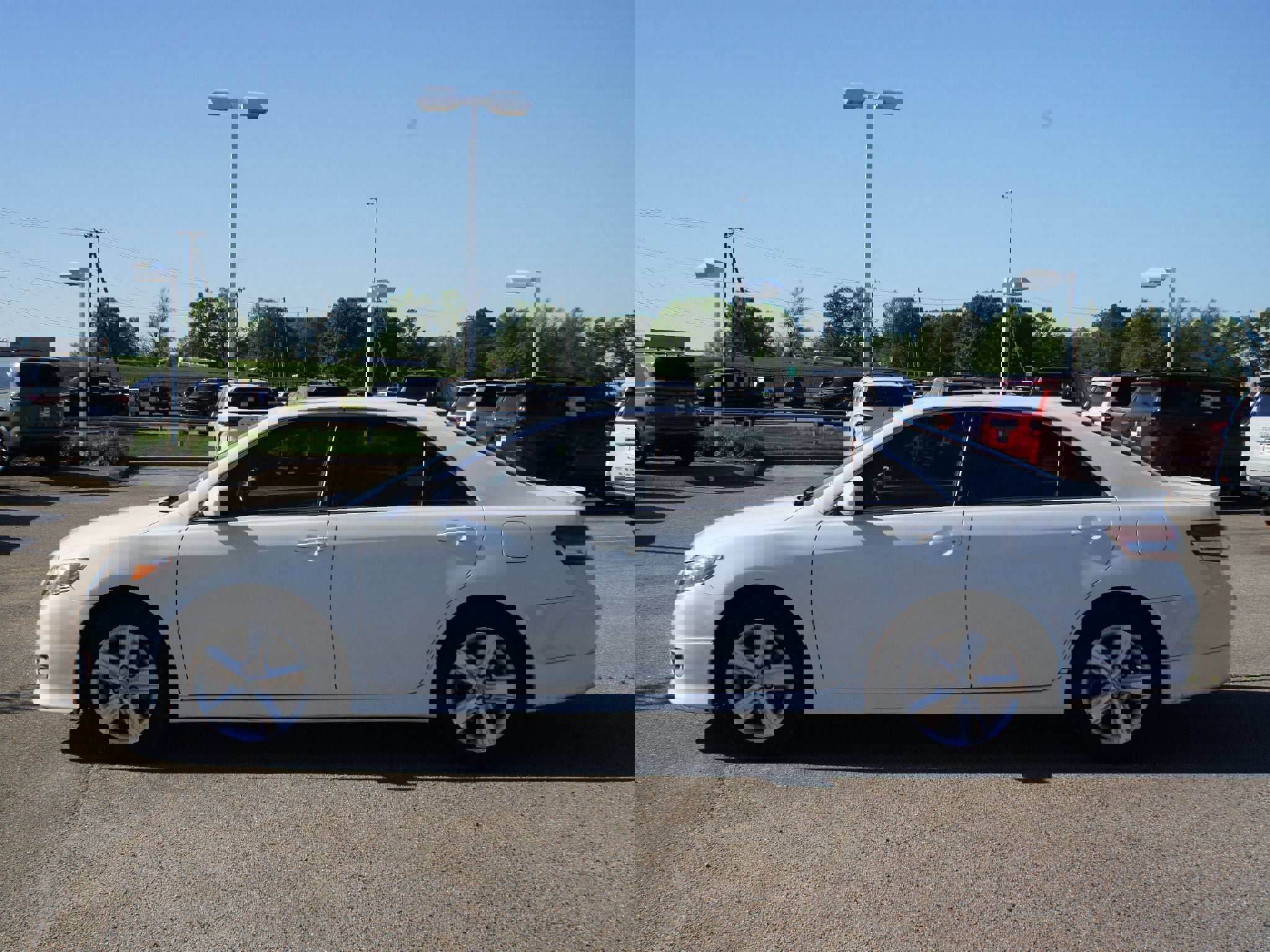 Used 2010 Toyota Camry SE FWD image 8